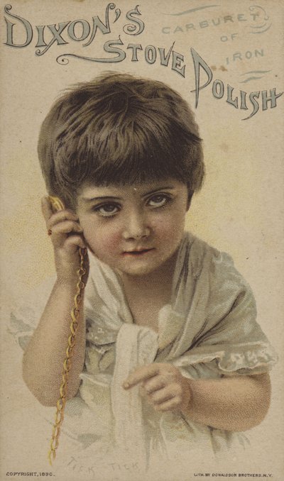 Niño escuchando el tic de un reloj de American School